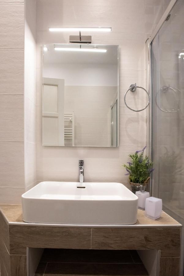 Blue Ark Lavish Sauna Suite Athènes Extérieur photo